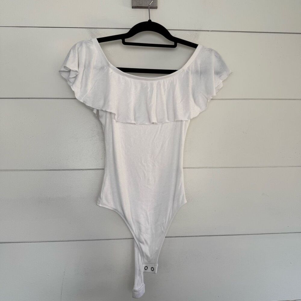 Express Women’s XS White Ribbed Flounce Bodysuit